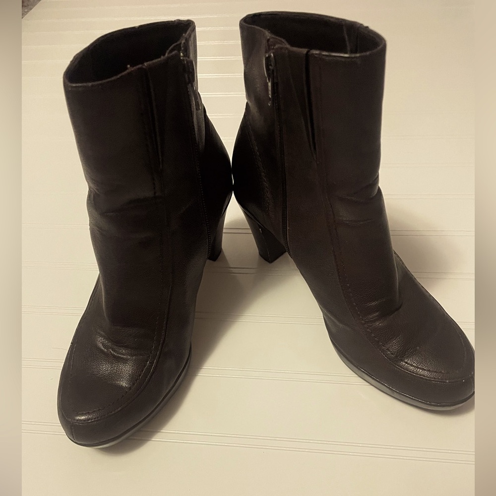 Dockers Women’s Brown Ankle Heeled Boots Size 6